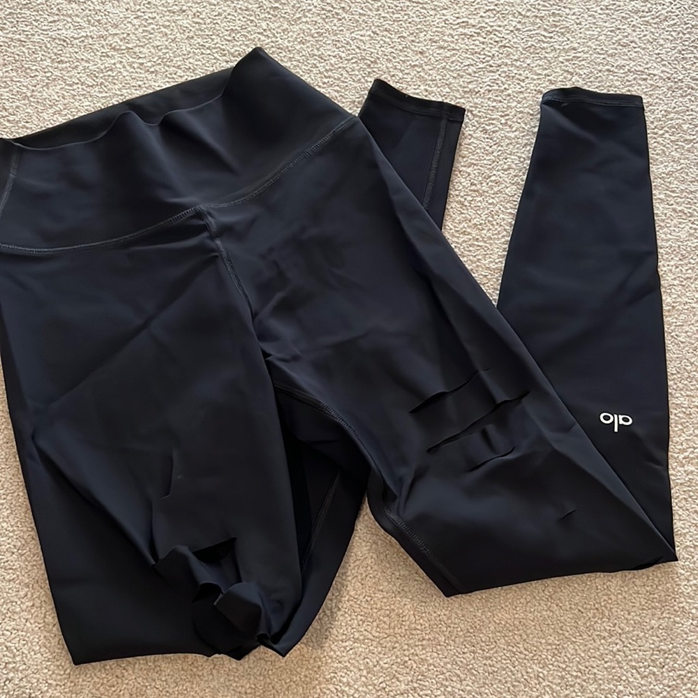 ALO Yoga ripped warrior black leggings size XS